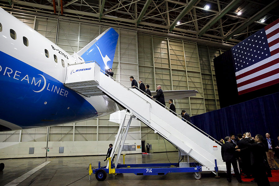 President Xi tour the Boeing assembly line in the US