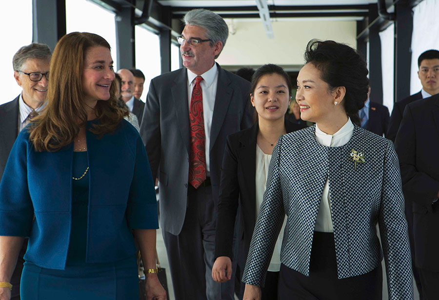 First Lady Peng Liyuan tours Fred Hutchson Cancer Research Center