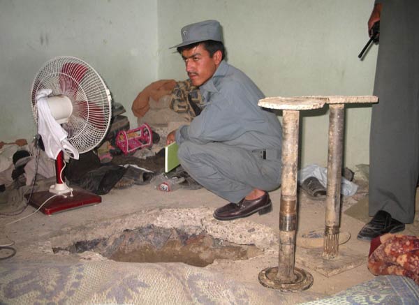 Taliban tunnel 480+ out of Afghan prison