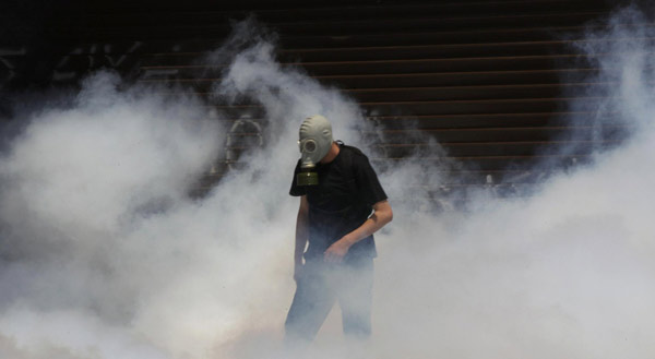 Greeks protest against austerity measures