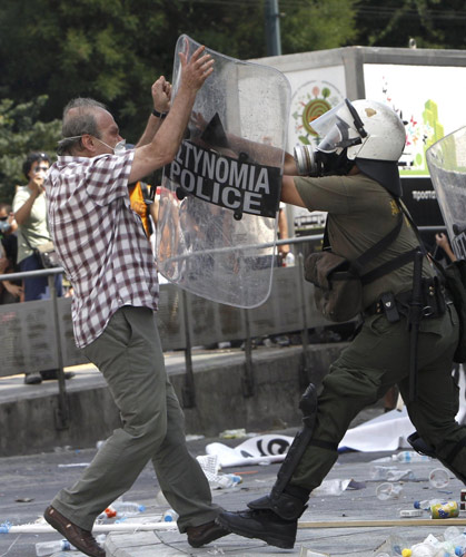 Greeks protest against austerity measures