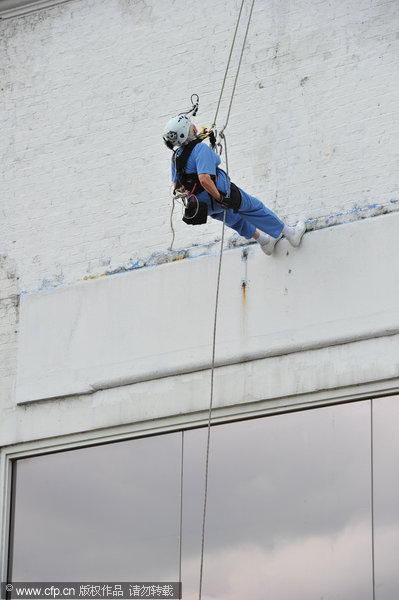 Gutsy grandma scales skyscraper