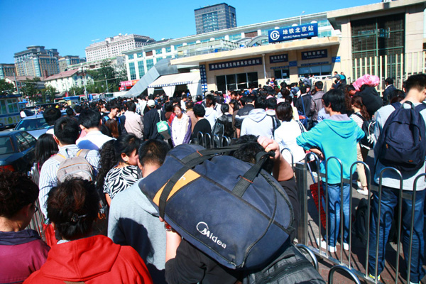Beijing Railway Station braces for travel peak