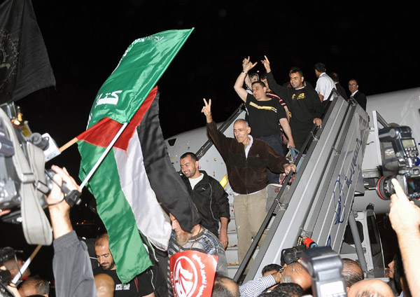 Palestinians arrive in Turkey after captive swap