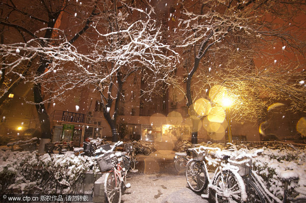 Spring snow blankets Beijing