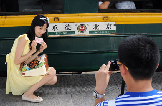 Fans gather for train's last ride
