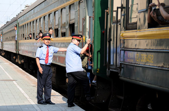 Fans gather for train's last ride