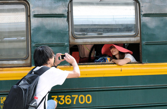 Fans gather for train's last ride