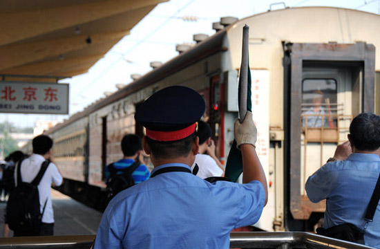 Fans gather for train's last ride