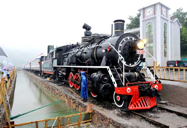 Antique train turns into chic motel