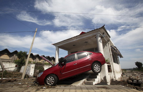 Deadly storm leaves 15,000 cars damaged