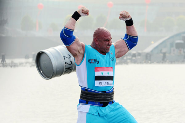 Syrian Simon Sulaiman showcases his strength in the keg toss event in Zhengzhou, Henan province, on Friday. Herculean effort