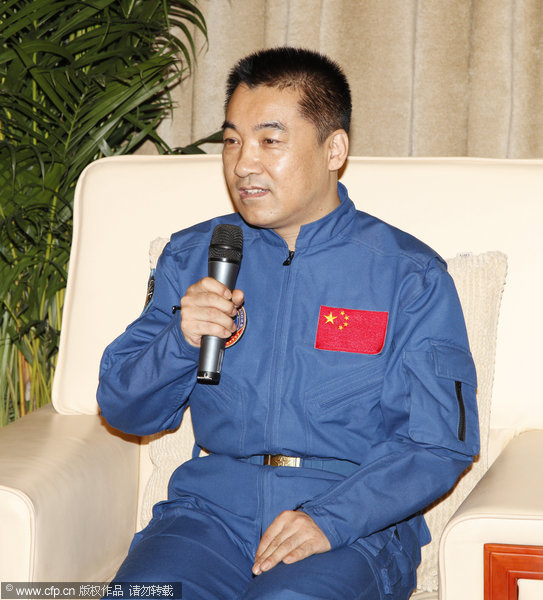 Medical quarantine over for Shenzhou X astronauts