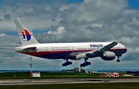 Oil slicks found in hunt for missing Malaysia jet