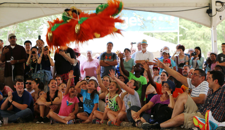 Folklife festival enthralls audience with Chinese artists, culture