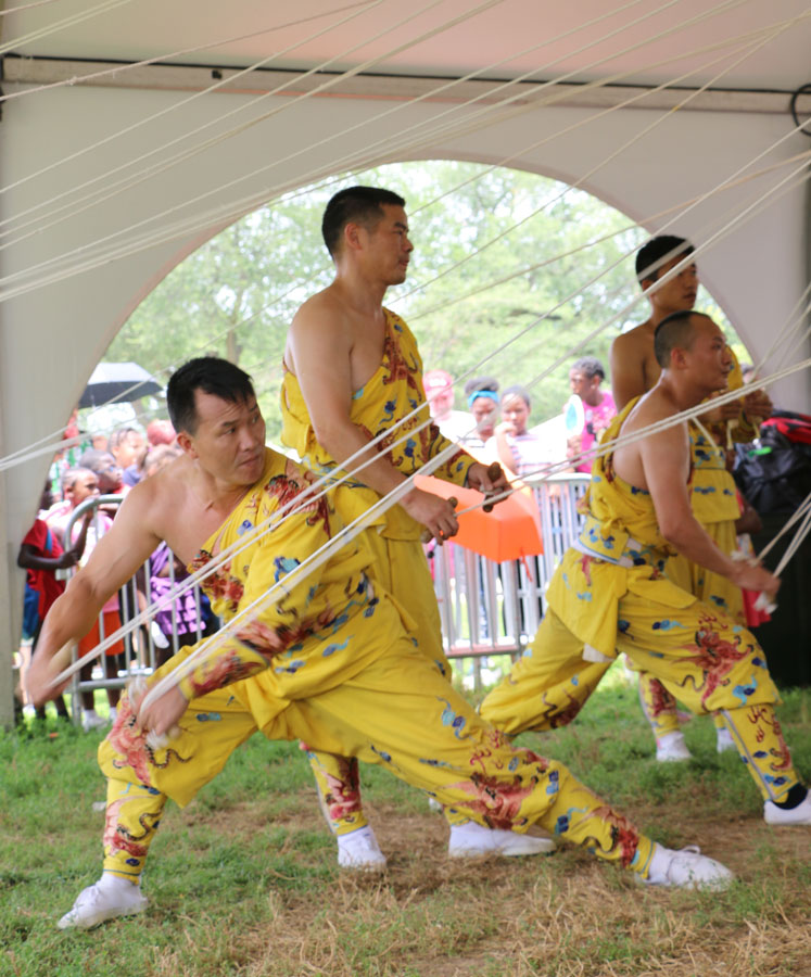 Folklife festival enthralls audience with Chinese artists, culture