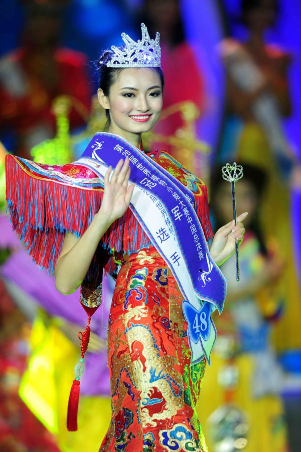 21-year-old student wins Miss Model of the World China Final