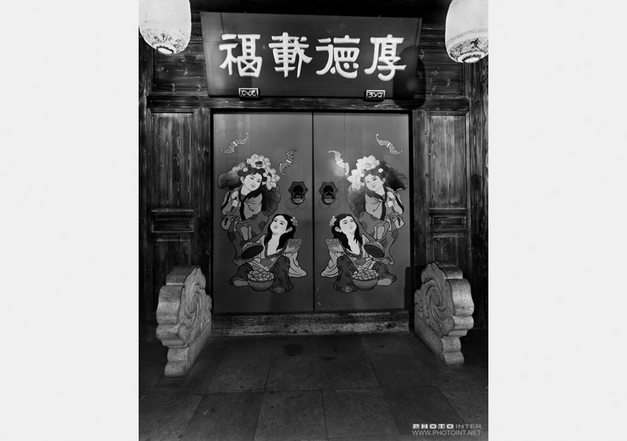 Ancestral temples and door gods of Chinese folk culture