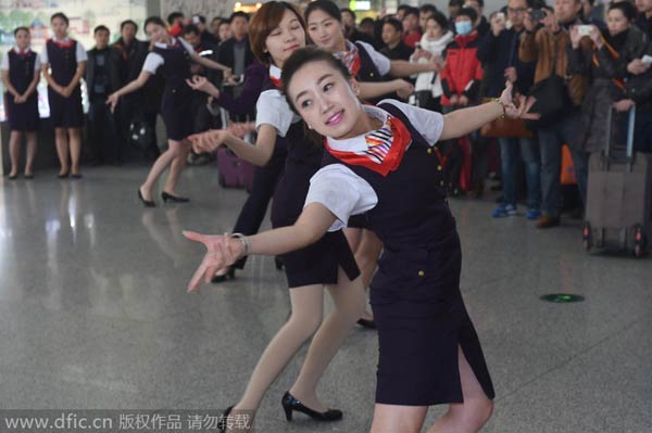 Dances welcomes travelers on <EM>Chunyun</EM> journey