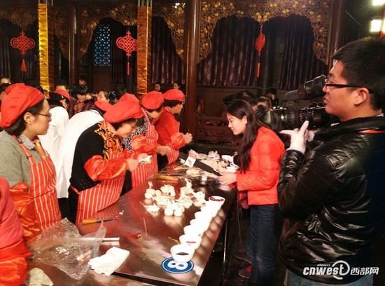 Traditional pastry brings a touch of color to Pingyao Spring Festival