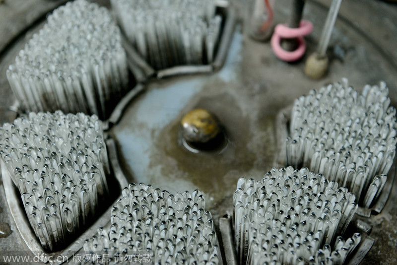 The craft of mercury-in-glass thermometers in C