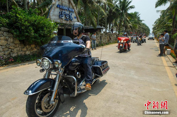 Harley motorcade shows up in Boao, Hainan
