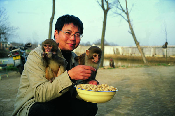 Book on the country's last monkey trainers