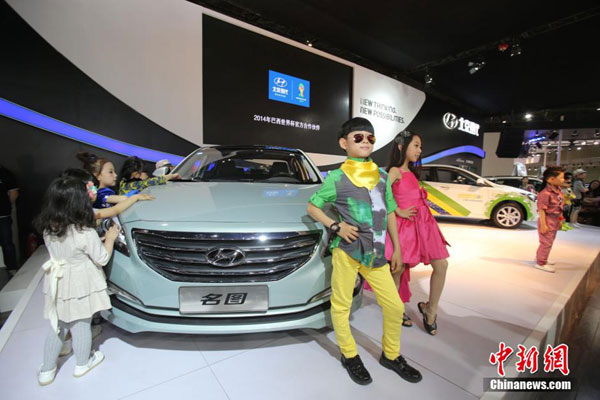 Models and children banned from Shanghai auto show