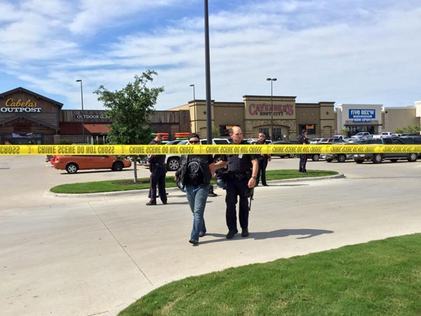 9 dead, 18 injured in shootout in Texas