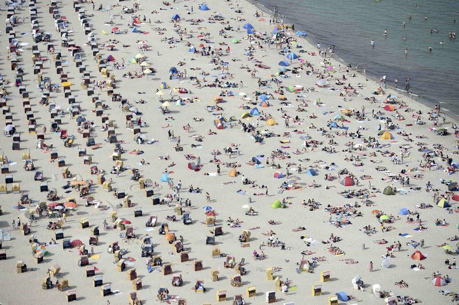 Unusual heat wave sweeps across Europe