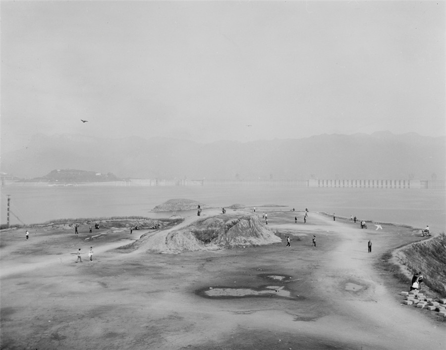 Photographer in search of his 'homeland' in post-Three Gorges landscape
