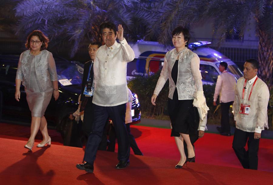 Leaders attend APEC welcome dinner