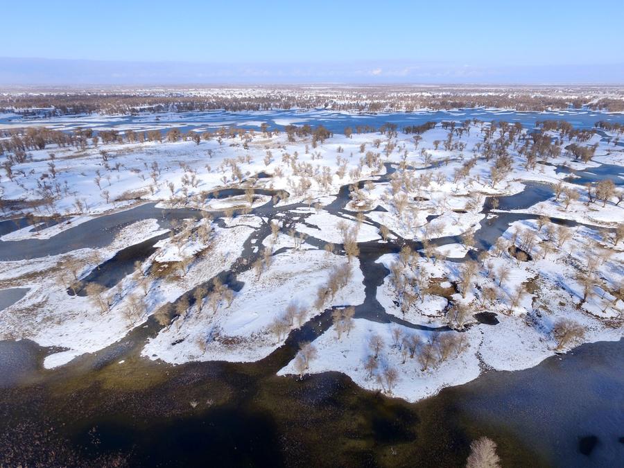 Snow scenery of Taklimakan Desert in Xinjiang