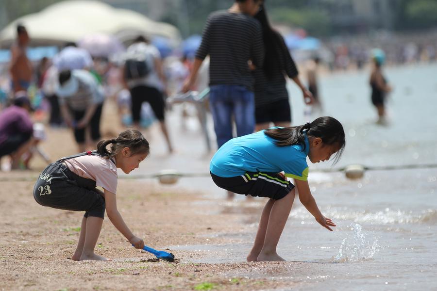 No 1 bathing beach of Qingdao opens to public