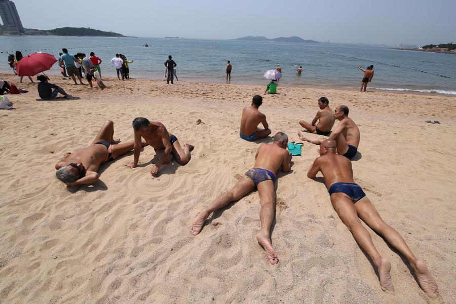 No 1 bathing beach of Qingdao opens to public