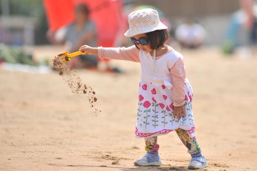 No 1 bathing beach of Qingdao opens to public