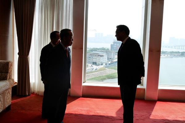 Premier Li meets Macao chief executive
