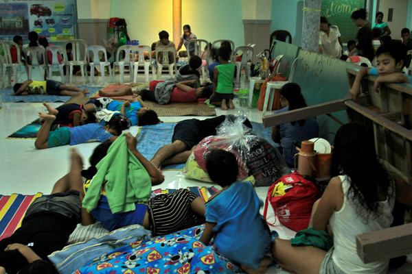 Typhoon Nock-Ten hits Philippines, 3 people killed