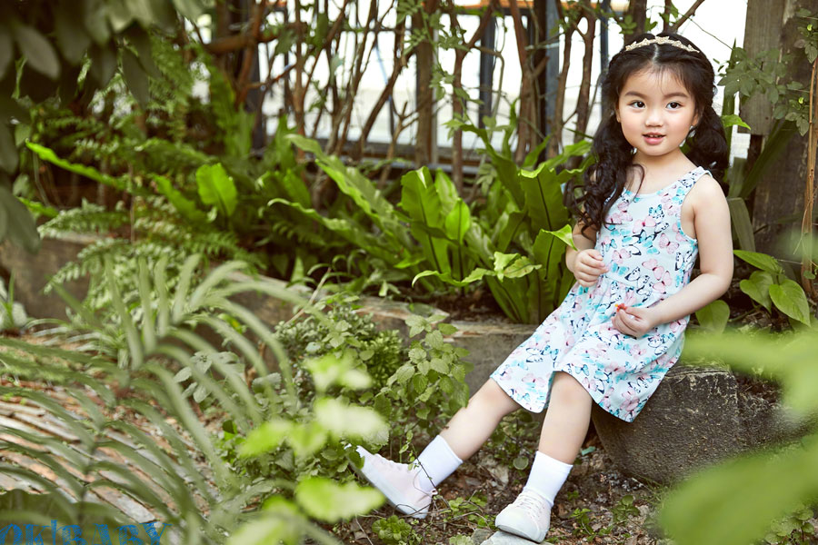 Child star Cui Yahan on kids magazine cover