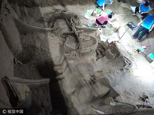 Luxury noble vehicles unearthed in Henan