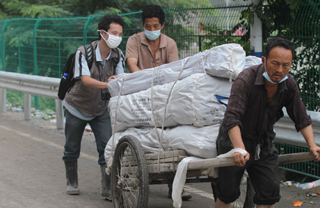 'Volunteers offer helping hands'