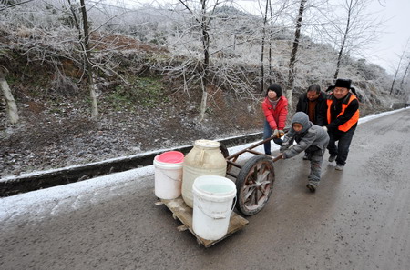 Deep freeze causes chaos across southern provinces