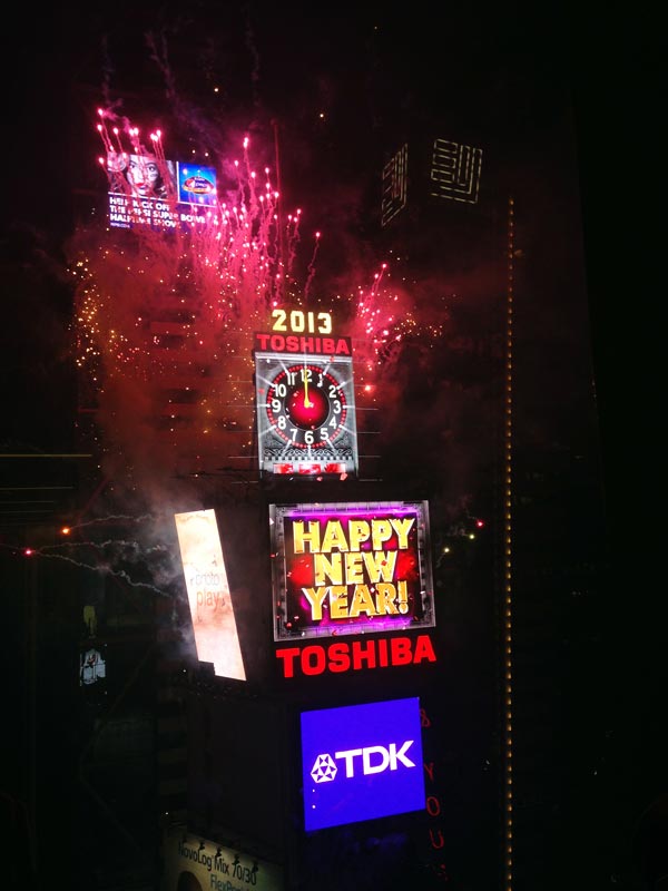 Despite cold, Times Square warmly welcomes 2013