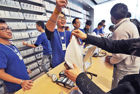 New iPhone sales begin on mainland with website