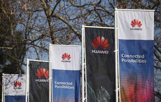 Huawei challenges layoff 'rumors'