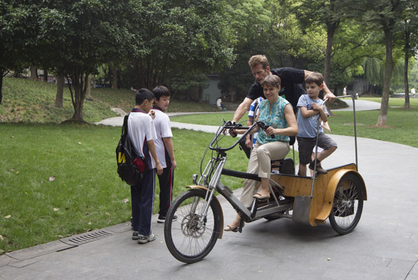 Bamboo electric tricycle helps keep Shanghai green