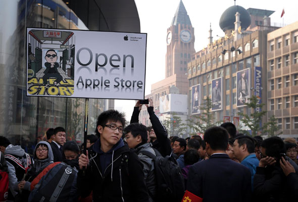 Asia's biggest Apple store opens in Beijing