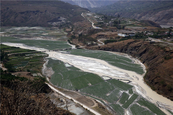 Apology for China's polluted 'milk' river