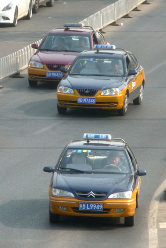 Beijing to hold taxi price hike hearing
