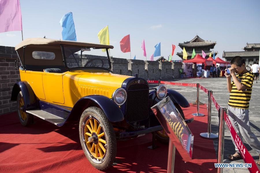 Vintage cars exhibited at auto cultural festival in China's Shanxi